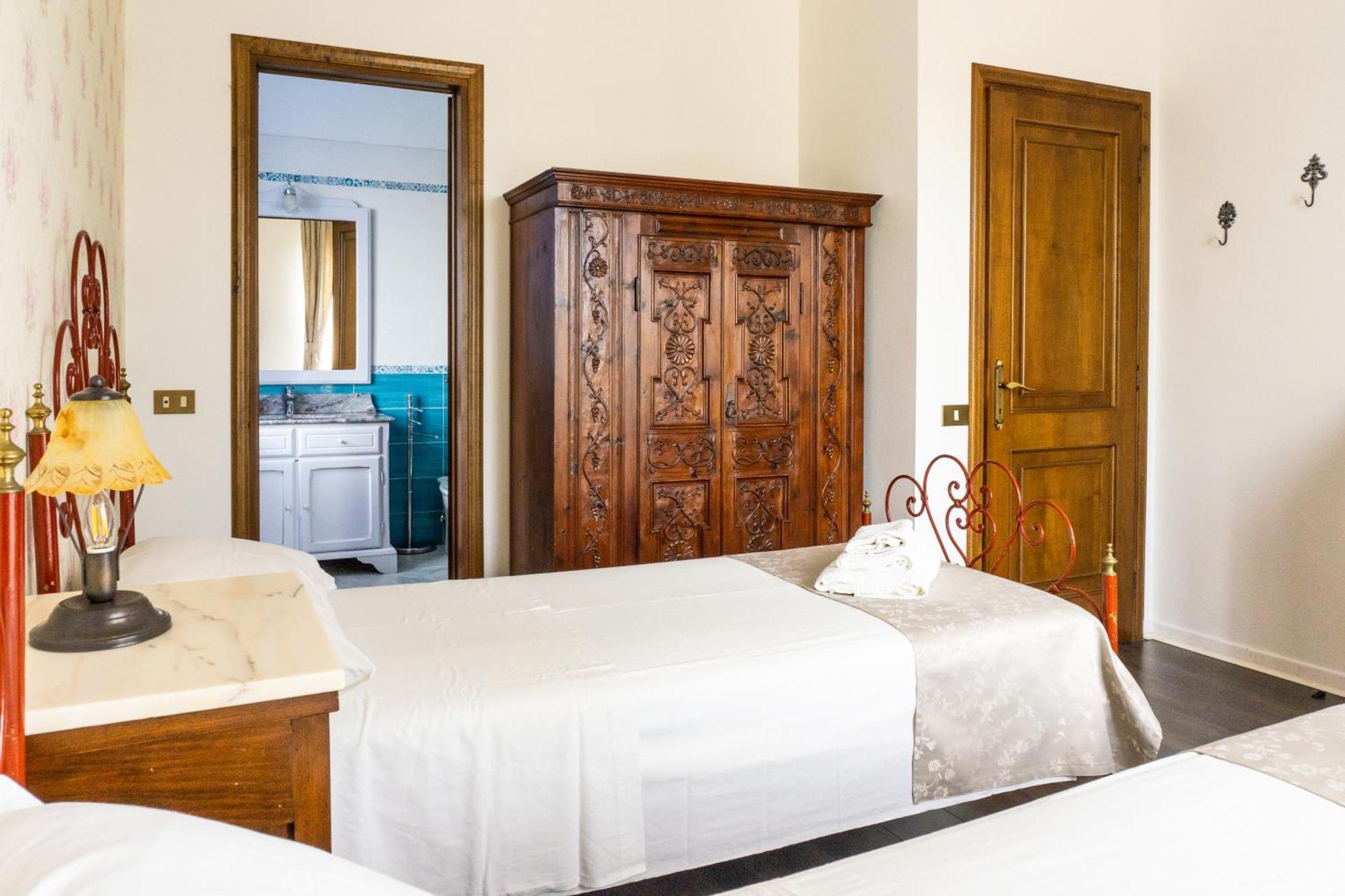 Villa Nerone B&B Lorenzana Exteriör bild