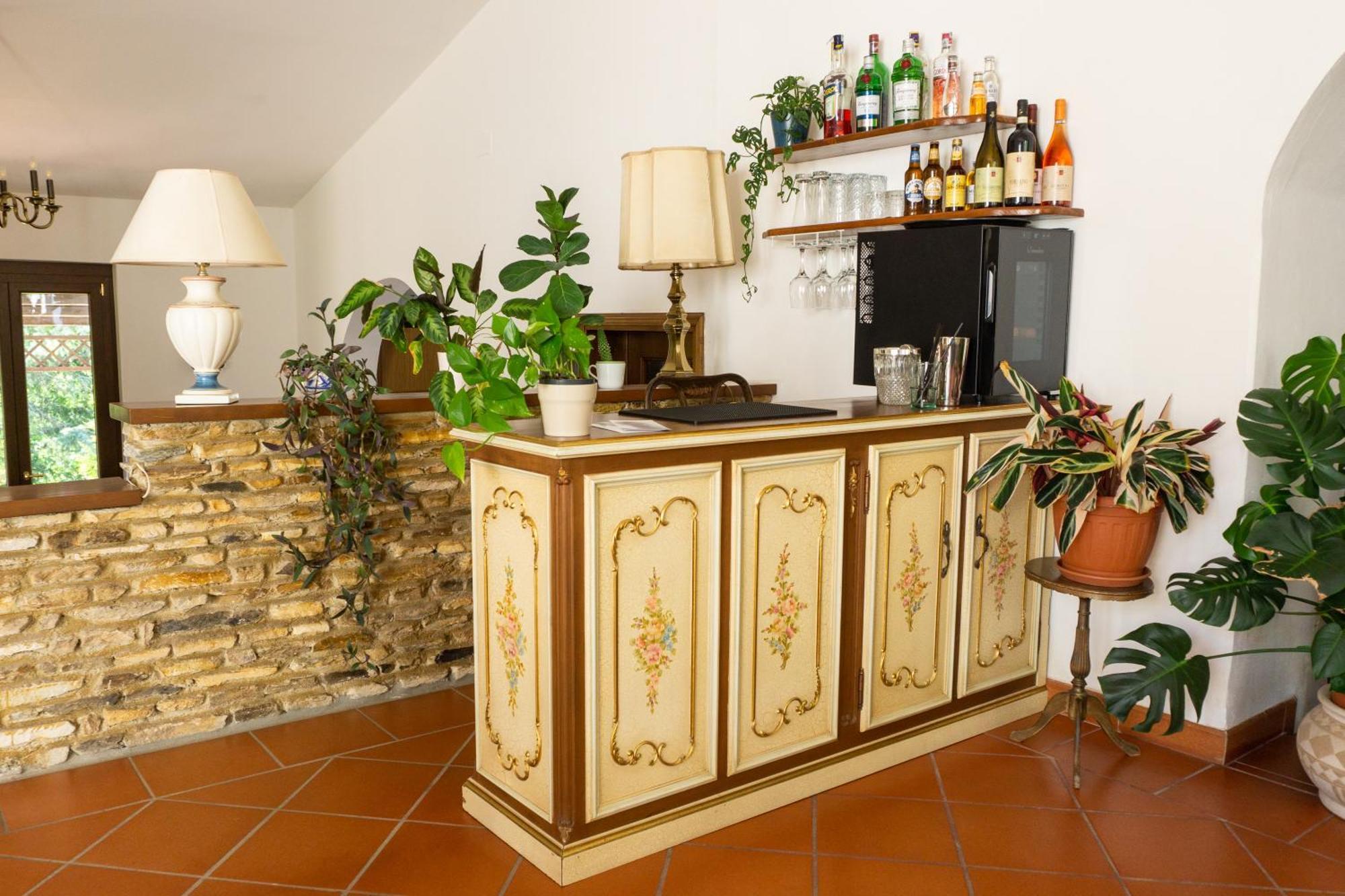 Villa Nerone B&B Lorenzana Exteriör bild