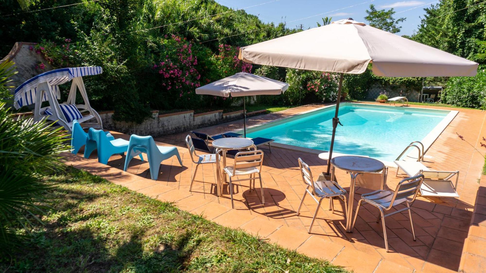 Villa Nerone B&B Lorenzana Exteriör bild